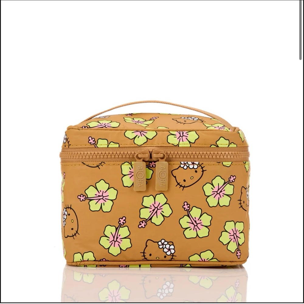 Hello Kitty x Aloha Collection Cabin Crew Kit (Hibiscus Kitty)
